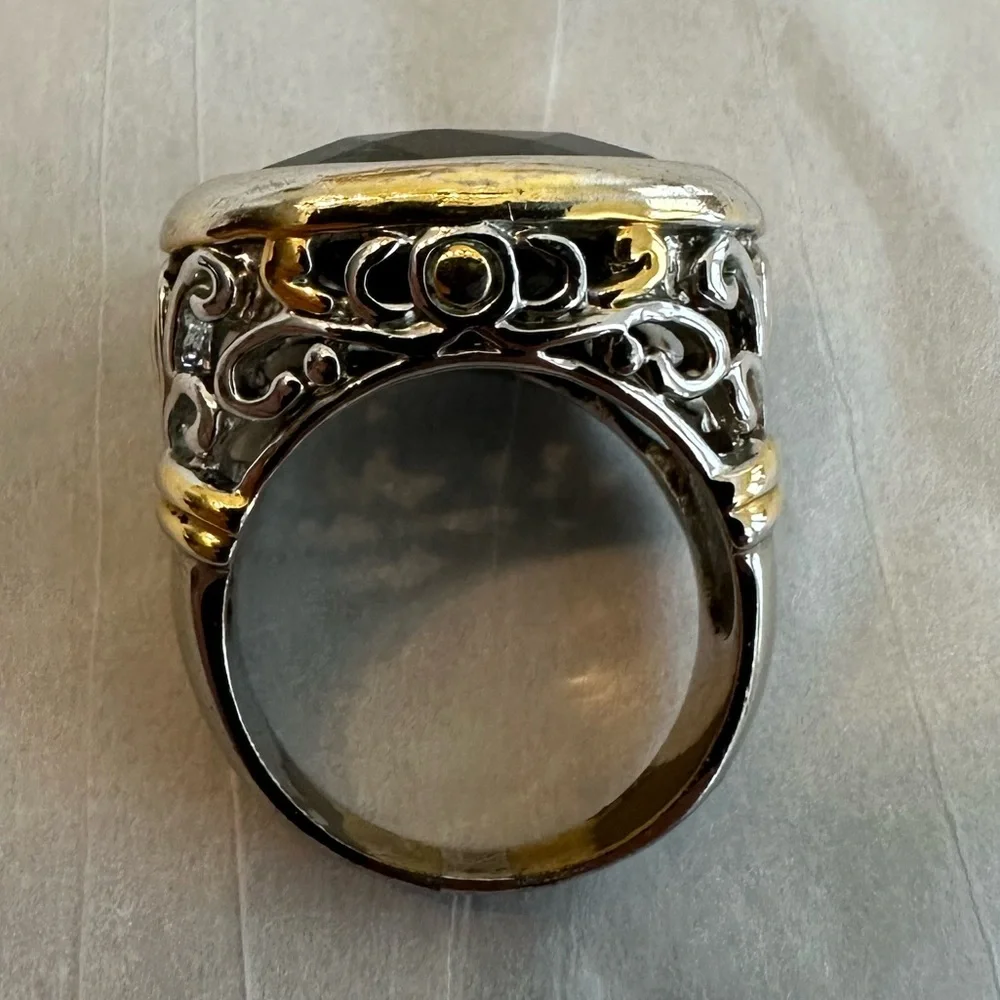 Elegant‎ Silver and Gold Women's Ring Costume Jewelry - Picture 2 of 6